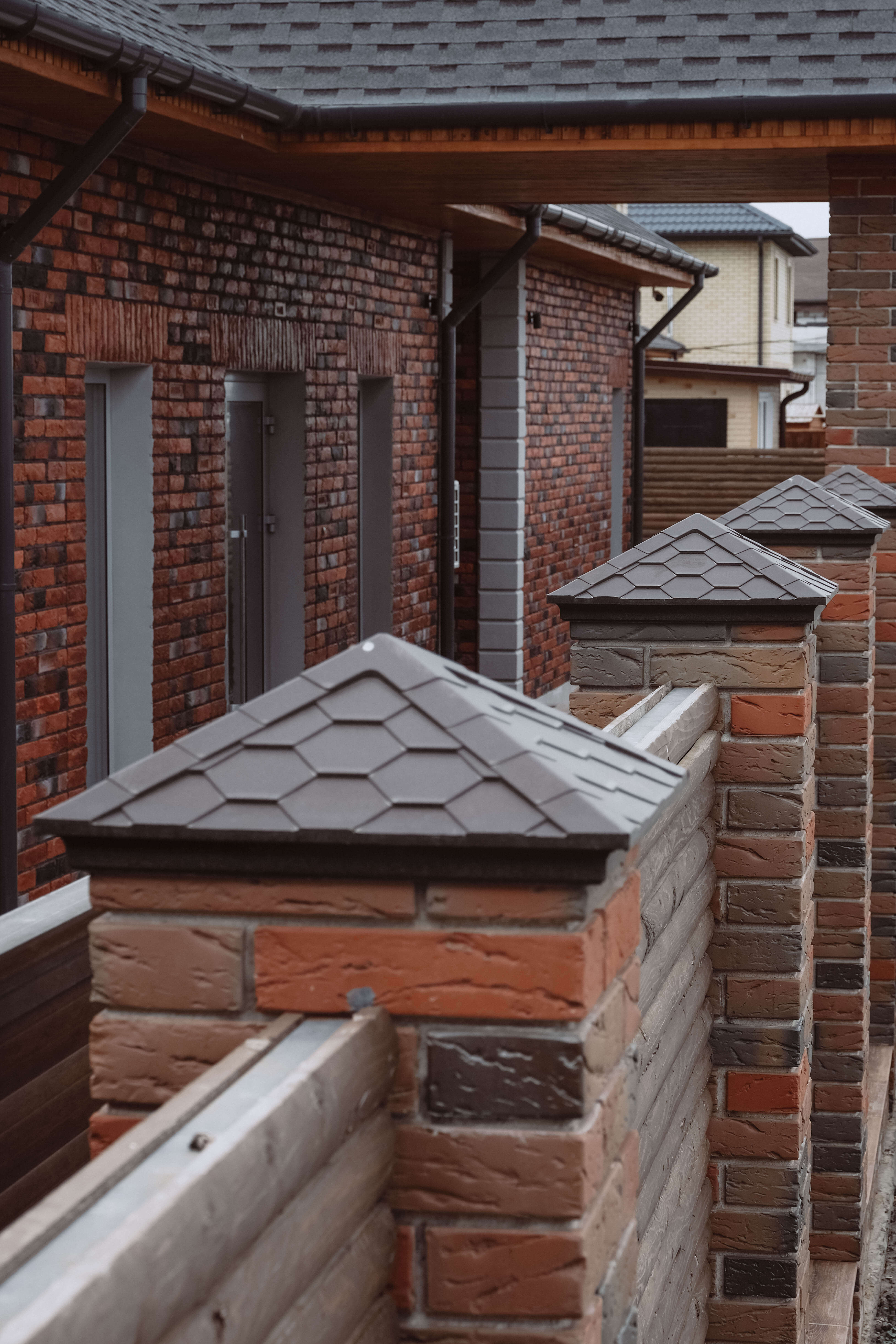 Колпак Zking Эверест Коричневый на столб 1.5х1.5 кирпича (390х390мм) в Самаре фото